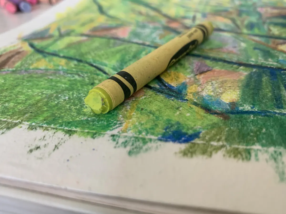 How do you draw with crayons?