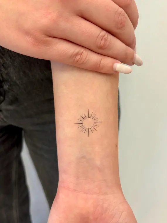 Minimalist Sun Temporary Tattoo (set of 3) / Small Sun Wrist Tattoo / Summer Body Art / Nature Fake Tattoo
