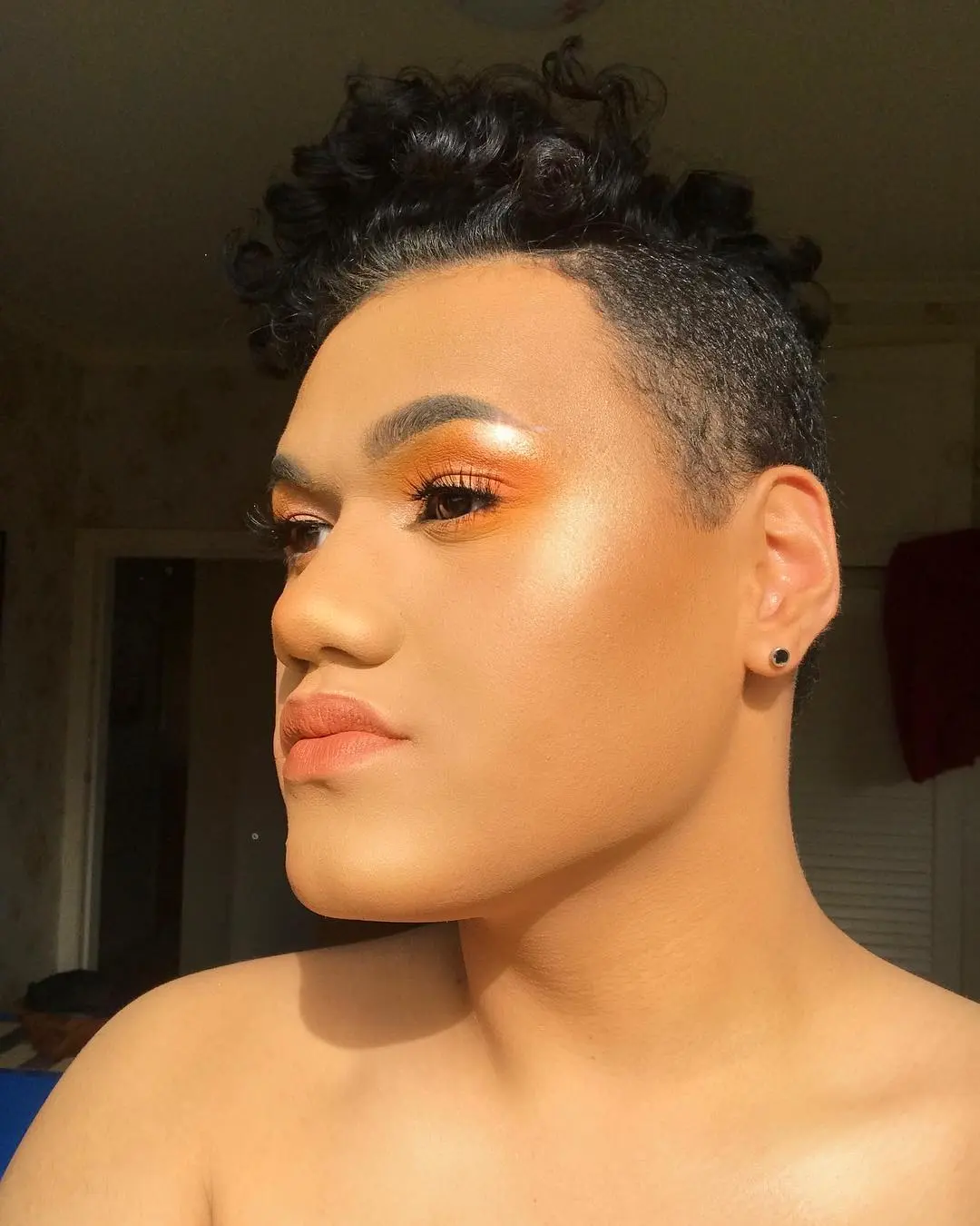 Highlighter (cosmetics)