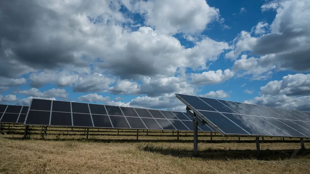 What are the pros and cons of solar panels?