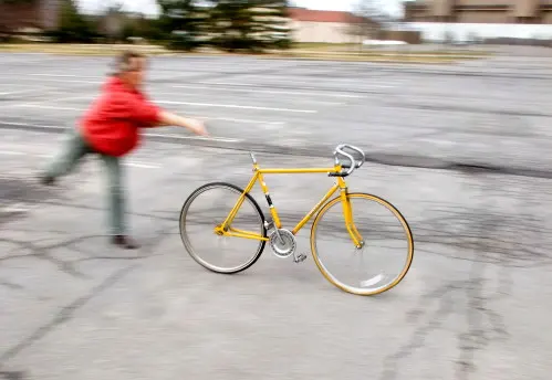 Bicycle stay upright — image 3