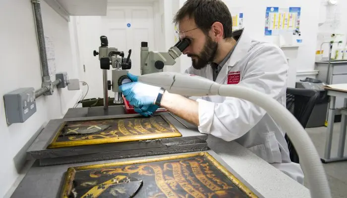 Art conservator — image 3
