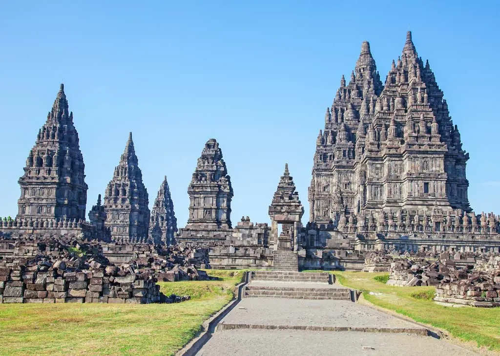 30+ Famous Indonesia Landmarks: Don't Miss These [2025]