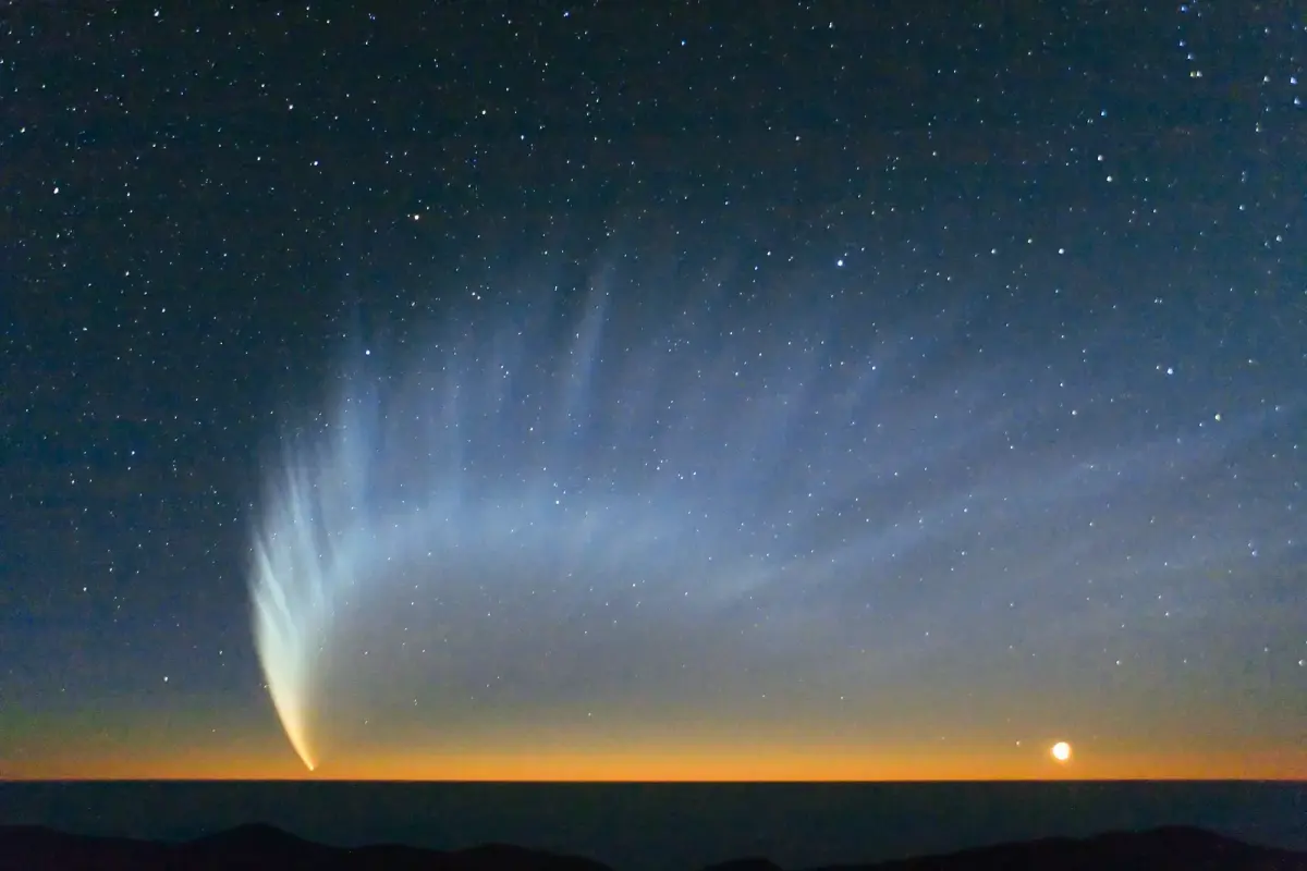 Space of the Week: The 6 Splendid Tails of Comet McNaught