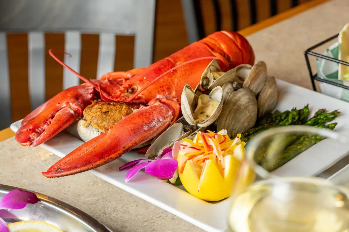 What do lobsters eat
