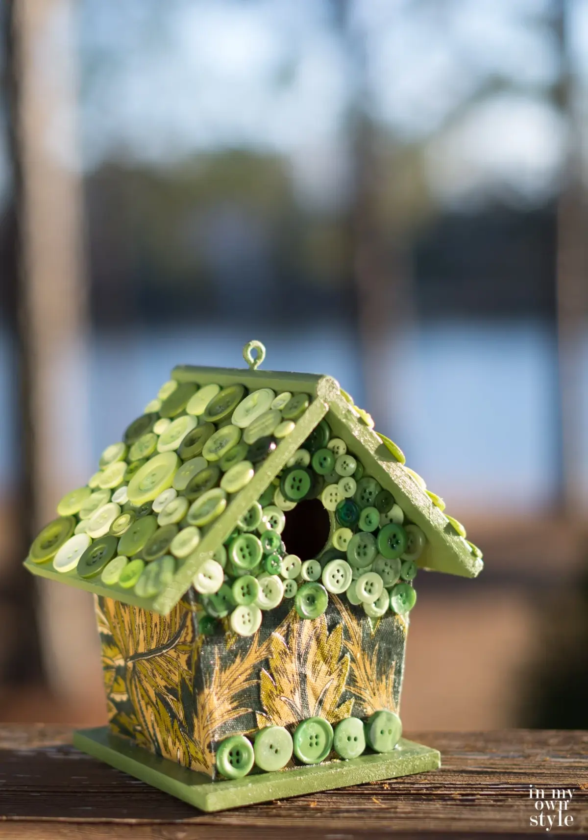 How To Decorate a Birdhouse