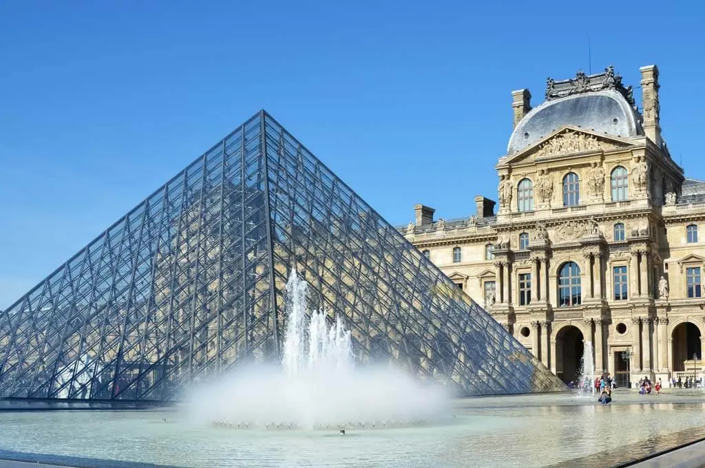 10+ Famous Landmarks in Paris You Must Visit