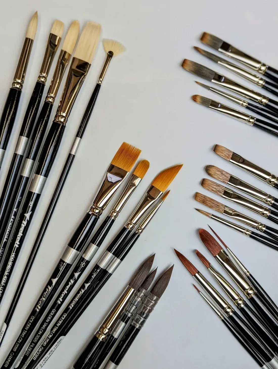 A Guide to Acrylic Paintbrushes