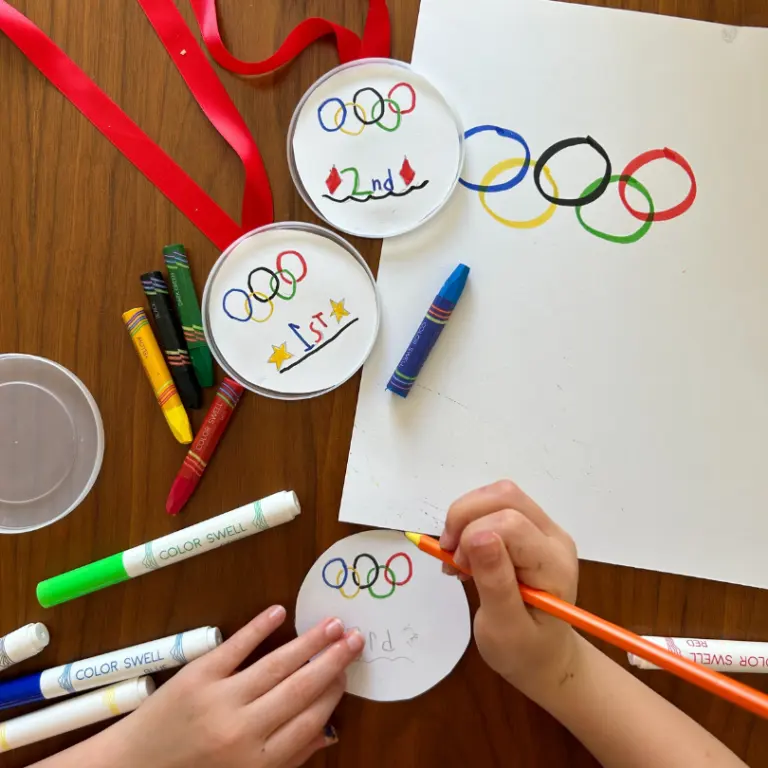 How do you draw a medal step by step