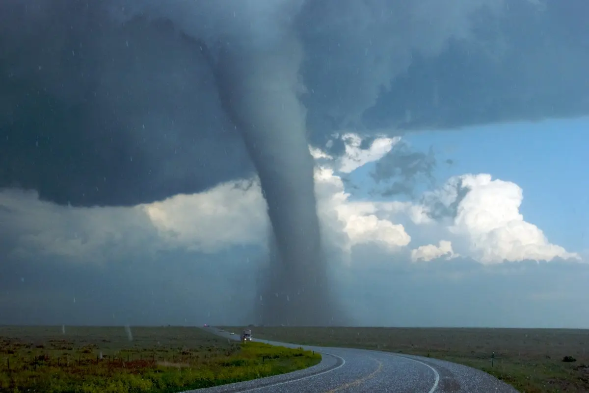 How does a tornado form?