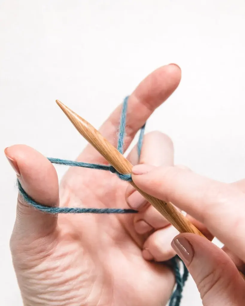 How to Do the Long Tail Cast On in Knitting